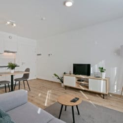appartement studio b-square espace de vie avec télévision par câble