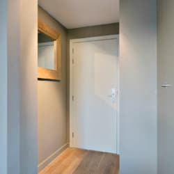 couloir d'entrée du bbf entretenant un appartement d'une chambre à coucher à etterbeek
