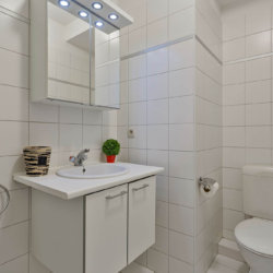 bathroom with linens and fortnightly cleaning in bbf serviced apartment