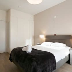 zilverhof een slaapkamer appartement master bedroom met ingebouwde kasten