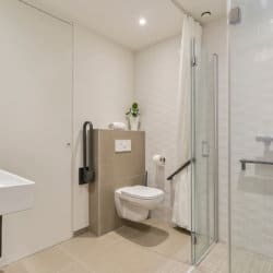 toilettes pour handicapés dans tous les appartements avec services de la résidence bbf zilverhof