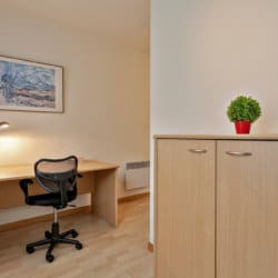 bureau de travail à domicile dans l'appartement du bbf europark
