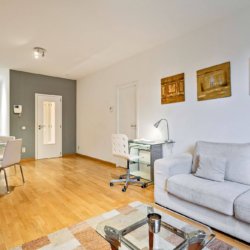 werk vanuit huis en ruime woonkamer in bbf appartement nabij bois de la cambre