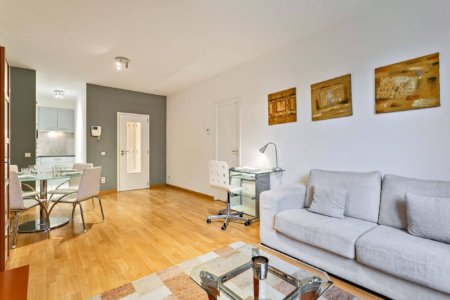 werk vanuit huis en ruime woonkamer in bbf appartement nabij bois de la cambre