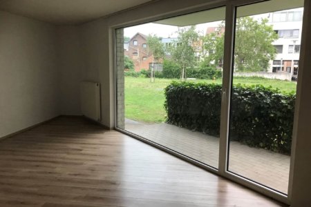 unfurnished three bedroom apartment in south brussels living space